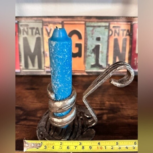 Rustic Horse Shoe Iron Candle Holder - Picture 15 of 16